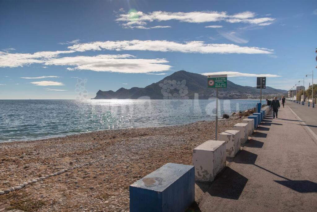Appartement Face A La Mer Avec Parking Gratuit Libre D'Acces 알리칸테 외부 사진